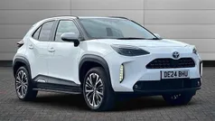 Platinum white pearl Used 2024 Toyota Yaris Cross SUV | £27,750 (Fair price)