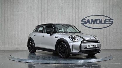 Używany Mini Cooper Classic 136 KM (100 kW) 2022 Srebrny Hatchback