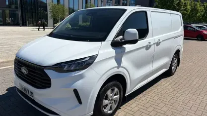 Usado Ford Transit Custom Limited 136 HP (100 kW) 2025 Van