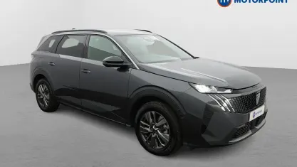 Usado Peugeot 5008 Allure 145 HP (106 kW) 2025 Cinzento SUV