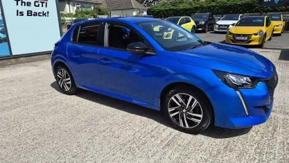 Used Peugeot 208 Allure+ 131 HP (96 kW) 2023 Blue Hatchback