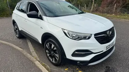 Used Vauxhall Grandland X Design Edition 131 HP (96 kW) 2019 White SUV