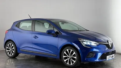 Used Renault Clio V Iconic 140 HP (102 kW) 2021 Hatchback