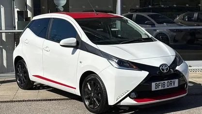 Used Toyota Aygo x-press 69 HP (50 kW) 2018 White Hatchback