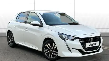 Używany Peugeot 208 Allure 102 KM (75 kW) 2021 Biały Hatchback