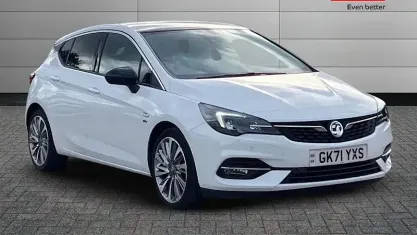 Used Vauxhall Astra Edition 145 HP (106 kW) 2021 White Hatchback