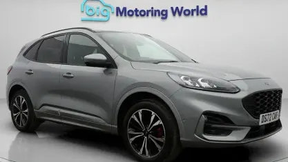 Usado Ford Kuga ST-Line X 225 HP (165 kW) 2023 Prateado SUV