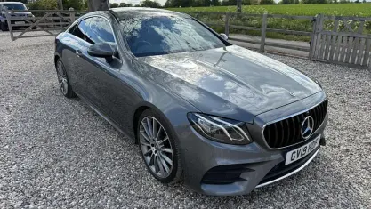 Usado Mercedes E220 AMG line 194 HP (142 kW) 2019 Cabrios
