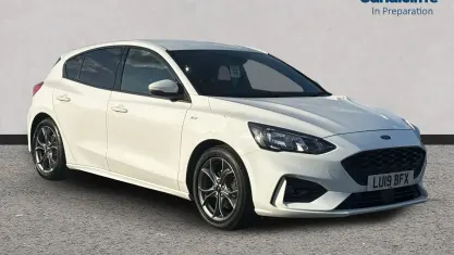 Used Ford Focus ST-Line 125 HP (91 kW) 2019 White Hatchback