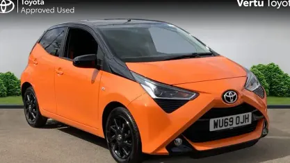Used Toyota Aygo X-cite 72 HP (52 kW) 2019 Orange Hatchback
