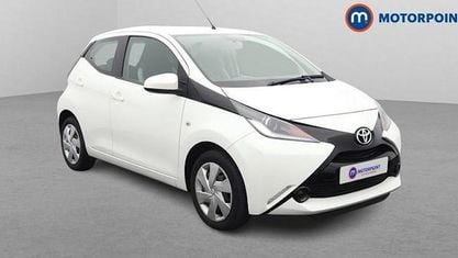 Gebraucht Toyota Aygo X-play 69 PS (50 kW) 2018 Weiß Kleinwagen