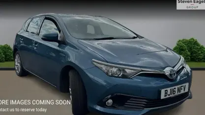 Used Toyota Auris Hybrid Business Edition 136 HP (100 kW) 2016 Hatchback