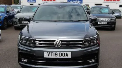 Begagnad VW Tiguan Allspace R-line 150 HK (110 kW) 2019 Grå SUV