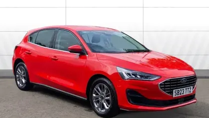 Used Ford Focus Titanium 125 HP (91 kW) 2023 Red Hatchback