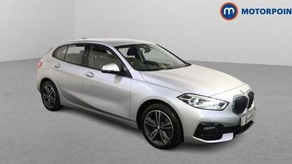 Usado BMW 118 Sport Line 136 CV (100 kW) 2021 Plateado Utilitario