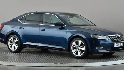 Begagnad Skoda Superb SE L Executive 150 HK (110 kW) 2019 Blå Halvkombi