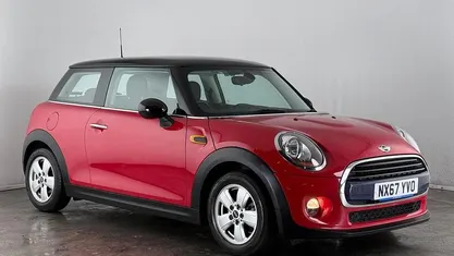 Used Mini Cooper Hatch 136 HP (100 kW) 2017 Red Hatchback