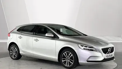 Used Volvo V40 Momentum 122 HP (89 kW) 2019 Hatchback