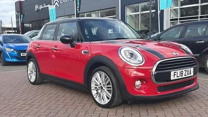 Used Mini Cooper Hatch 136 HP (100 kW) 2017 Red Hatchback