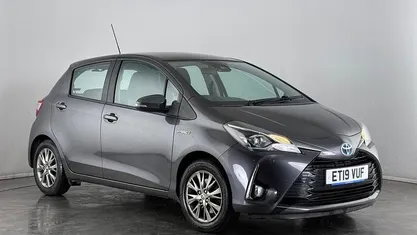 Used Toyota Yaris Hybrid 101 HP (74 kW) 2019 Grey Hatchback