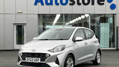 Używany Hyundai i10 SE 67 KM (49 kW) 2022 Srebrny Hatchback