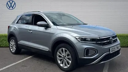Usado VW T-Roc Style 150 HP (110 kW) 2025 Prateado SUV