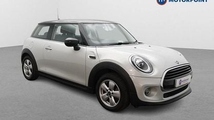 Usado Mini Cooper Classic 136 HP (100 kW) 2020 Prateado Citadino