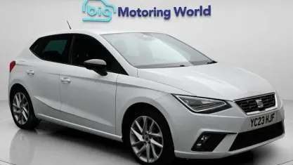 Begagnad Seat Ibiza FR 80 HK (58 kW) 2023 Vit Halvkombi