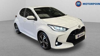 Begagnad Toyota Yaris Hybrid Design 116 HK (85 kW) 2026 Halvkombi