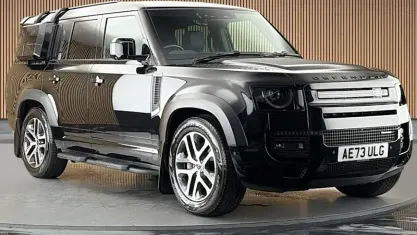 Used Land Rover Defender SE Dynamic 300 HP (220 kW) 2023 SUV