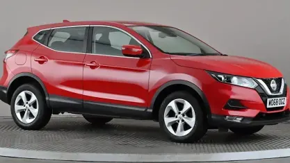 Used Nissan Qashqai Acenta Premium 116 HP (85 kW) 2019 Red SUV