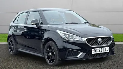 Begagnad MG MG3 Exclusive 106 HK (77 kW) 2023 Svart Halvkombi
