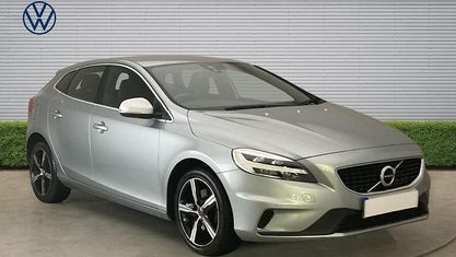 Käytetty Volvo V40 R-Design 122 HP (89 kW) 2019 Viistoperä