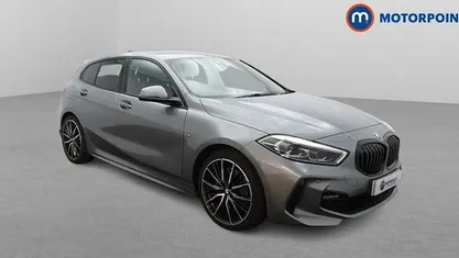 Usado BMW 118 M Sport 136 HP (100 kW) 2024 Cinzento Citadino
