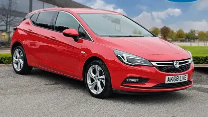 Used Vauxhall Astra SRi 150 HP (110 kW) 2018 Red Hatchback