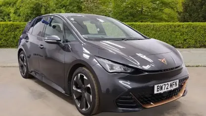 Usado Cupra Born e-Boost 169 kW (230 HP) 2023 Cinzento Citadino