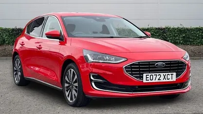 Used Ford Focus Titanium 155 HP (114 kW) 2022 Red Hatchback