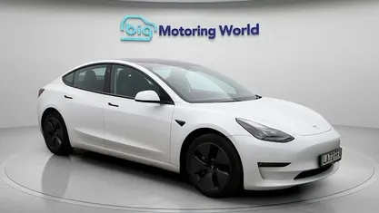 White Used 2022 Tesla Model 3 Long Range AWD Sedan | £19,800 (Fair price)