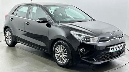 Begagnad Kia Rio 84 HK (61 kW) 2022 Svart Halvkombi