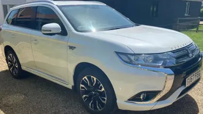 Used Mitsubishi Outlander P-HEV 203 HP (149 kW) 2017 White Estate