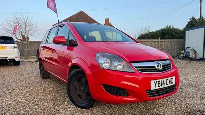 Used Vauxhall Zafira 120 HP (88 kW) 2014 Red MPV
