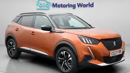 Używany Peugeot 2008 GT 131 KM (96 kW) 2023 Pomarańczowy SUV