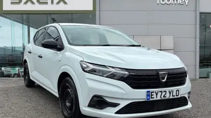 Used Dacia Sandero Essentiel 101 HP (74 kW) 2022 White Hatchback