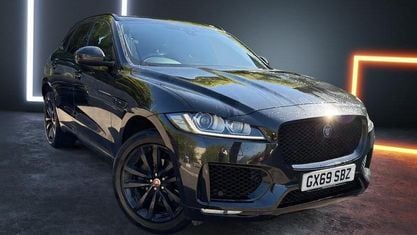 Second-hand Jaguar F-Pace Chequered Flag 250 CP (183 kW) 2019 Negru SUV