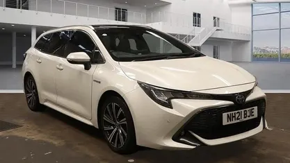 Used Toyota Corolla Design 184 HP (135 kW) 2021 White Estate