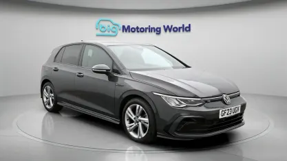 Second-hand VW Golf VIII R-line 131 CP (96 kW) 2023 Gri Hatchback