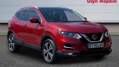 Used Nissan Qashqai N-Connecta 140 HP (102 kW) 2020 Red SUV