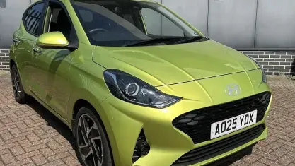 Usado Hyundai i10 Premium 63 HP (46 kW) 2025 Verde Citadino