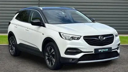 Used Vauxhall Grandland X SRi 131 HP (96 kW) 2020 White SUV