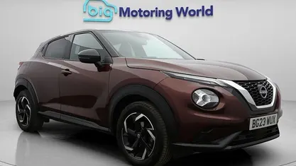 Begagnad Nissan Juke N-Connecta 114 HK (83 kW) 2023 Röd SUV